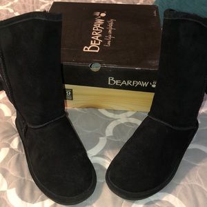 Women’s BearPaw Boshie Boot size 9